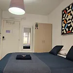 Centric Mercado Hostel *