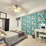 Centric Mercado Hostel *